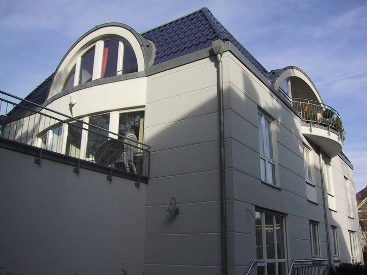 Dachgeschoss mit Rundbogenfenstern